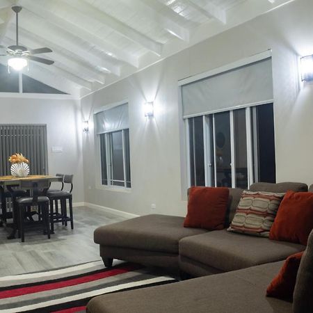 Soak'D Pineapple Villa Berrydale Extérieur photo