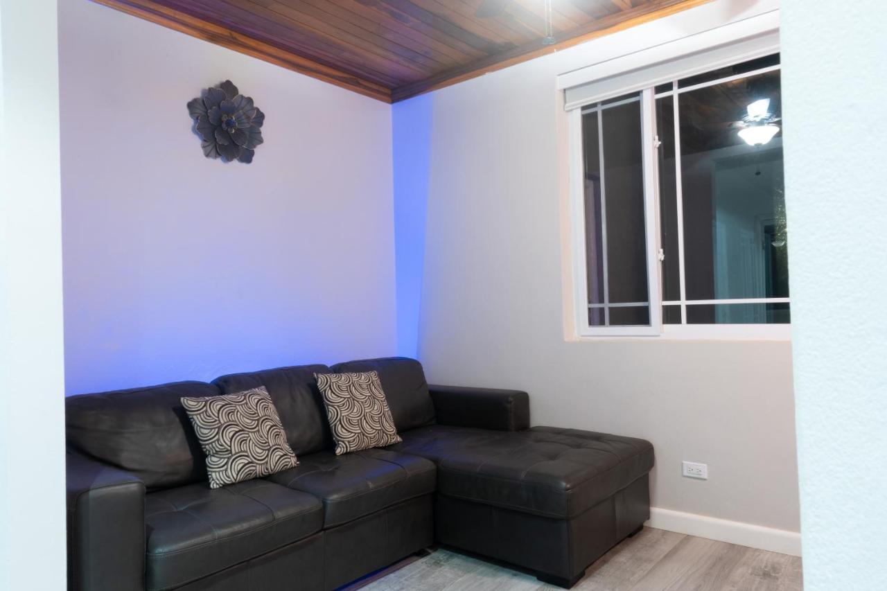 Soak'D Pineapple Villa Berrydale Extérieur photo
