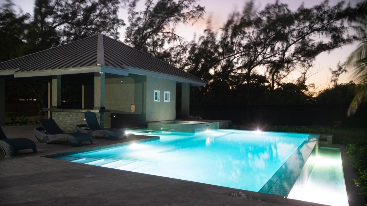 Soak'D Pineapple Villa Berrydale Extérieur photo