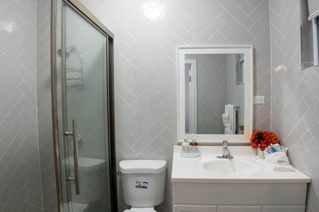 Soak'D Pineapple Villa Berrydale Extérieur photo